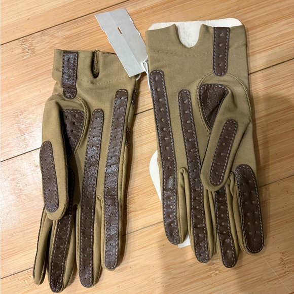 Isotoner Tan and Brown Gloves - Picture 2 of 5